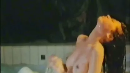 Capra videoclipuri cu femei care se fut adultă primește găuri cu penis și vibrații.