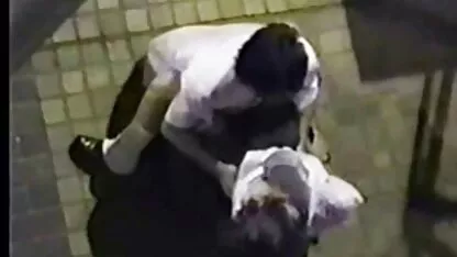Bruneta înfășurat în grosier Anal filme porno cu femei platite bandaje
