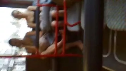 Bruneta excitat mănâncă și filme porno cu femei maritate se cacă