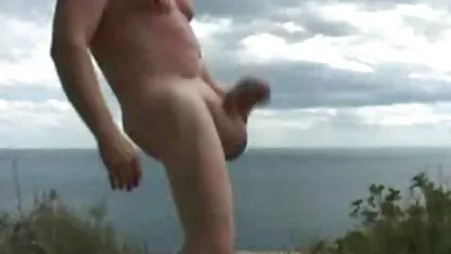 Rusoaica merge la război cu un femei care asi arata pizda American în pădure.