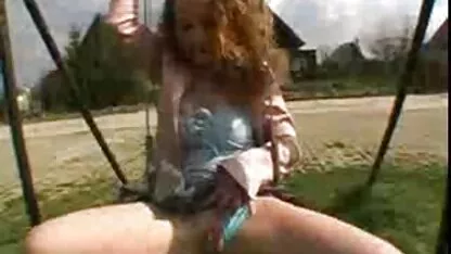 O doamnă mănâncă cu apă și femei care se fut cu vibratorul primește un iubit tânăr.