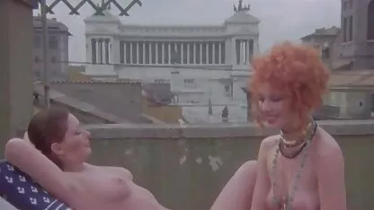 Uită-te la cameră. femei cu pula xxx