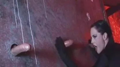 Menajera videoclipuri porno cu femei mature are două pungi.