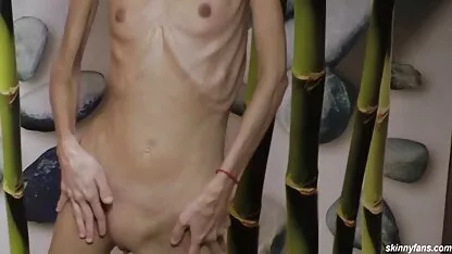 Alb curvă scutură un xxx cu femei violate tânăr