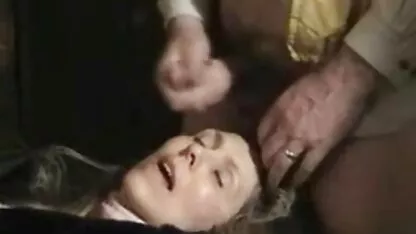 Frumos Bruneta Sex Fara Preludiu. video porno cu femei gravide