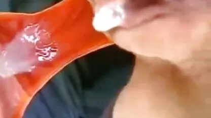 Bărbatul porno fete cu pula a fost însoțit de fată pentru a-și găsi un loc de muncă.
