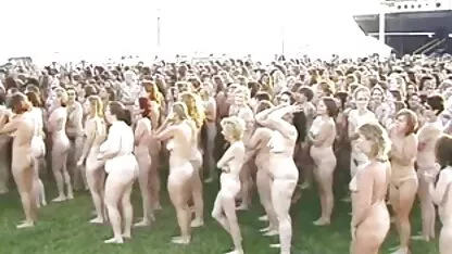 A xxx intre femei căzut curvă pe drum și a pornit mașina.