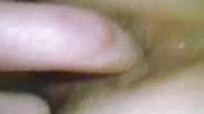Aproape o fată cu ochelari în toate găurile poze cu femei grase goale