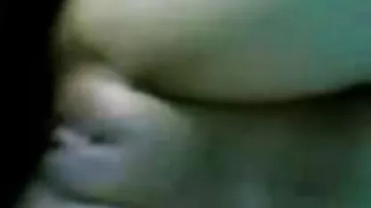Bere și două femei frumoase care sug pula etaje