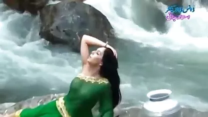 Tânără fată sub duș filme xxx cu cele mai bune femei a fost pus sub coada
