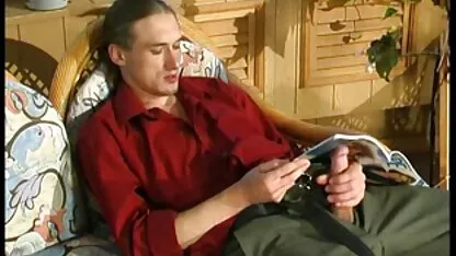 Ocupat de desene filme porno cu femei îmbrăcate animate Femeie În pălărie lovind un pitic