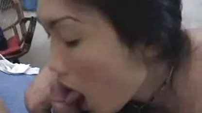 Acest bărbat alb pune o femeie neagră filme porno cu femei de 90 de ani însărcinată în fund.
