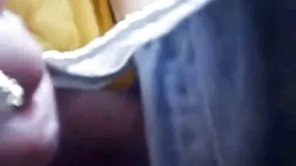 În fața bărbatului femei slobozite este o fată rusă.