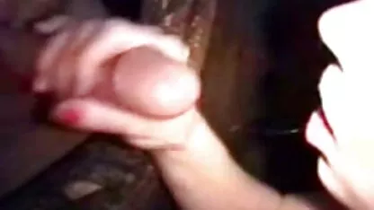 Fratele a pus o cameră filme porno femei care se masturbeaza ascunsă în camera surorii sale.