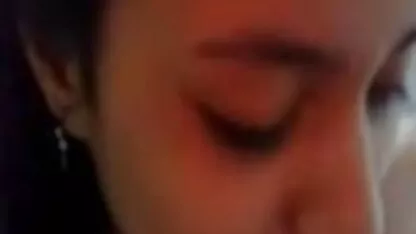 Ea femei bătute și futute a lins camera care a lins prietenul ei.