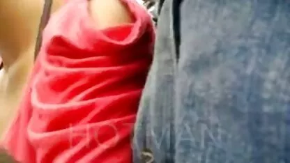 Un prieten negru lovește două prietene albe. porno cu femei cu animale