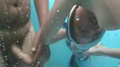 Fată beată cu fragile videoclipuri cu femei dezbrăcate trucuri în zăpadă